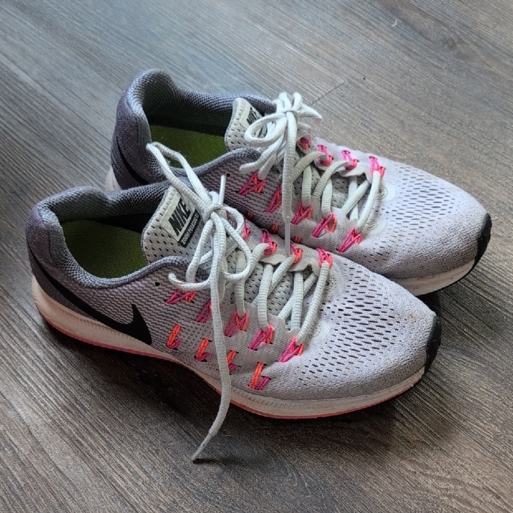 Nike Women's Gray and Pink Running Shoes